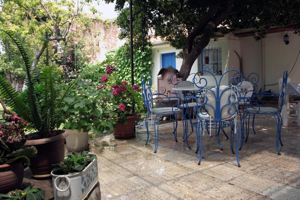 Istanbul Pension Айвалык Экстерьер фото